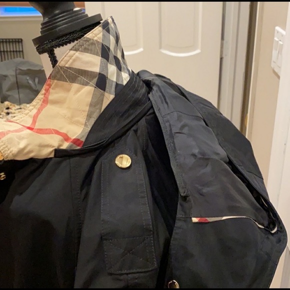 Burberry Harlington Black Zip-Front Hooded Parka - Picture 16 of 16